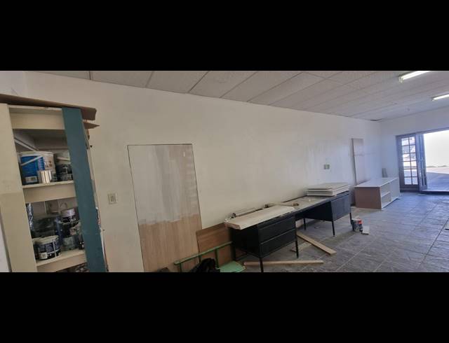 2,800M² WAREHOUSE FOR SALE IN VILLAGE DEEP